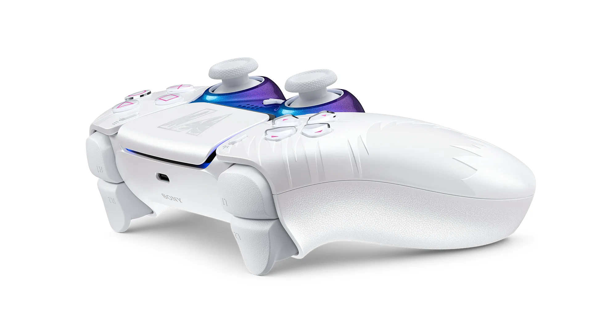 Controle DualSense branco de edição limitada de GTA 6 visto por trás e pelo lado direito